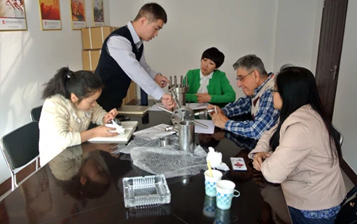 Equipment demonstration during a customer meeting